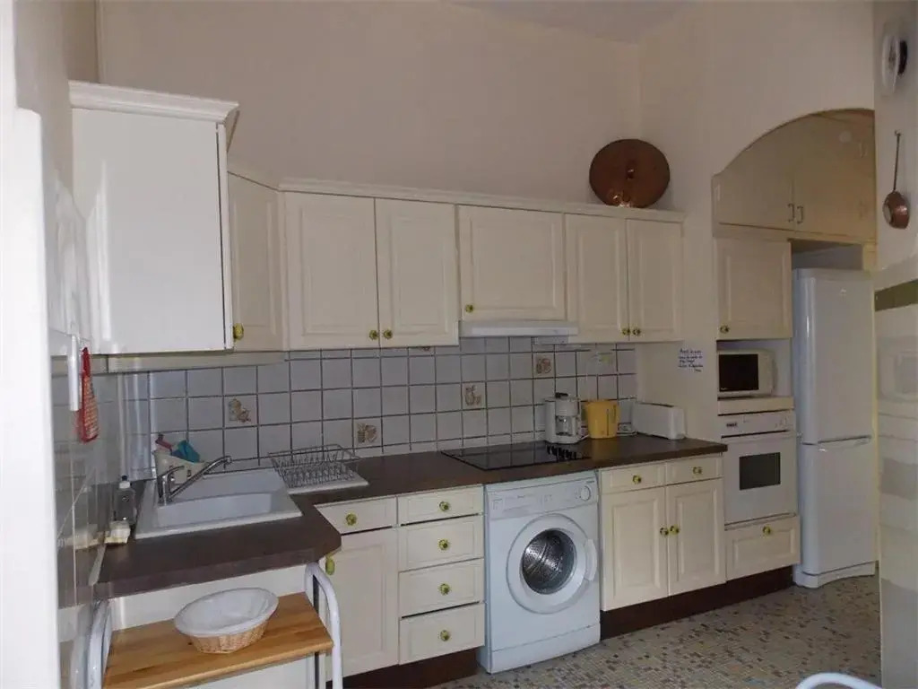Appartement Bagnères-de-Luchon, 2 pièces, 4 personnes - FR-1-313-136
