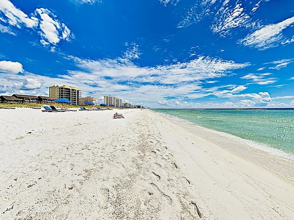 New Listing! Beachfront Gem W/ Pools & Docks 2 Bedroom Condo