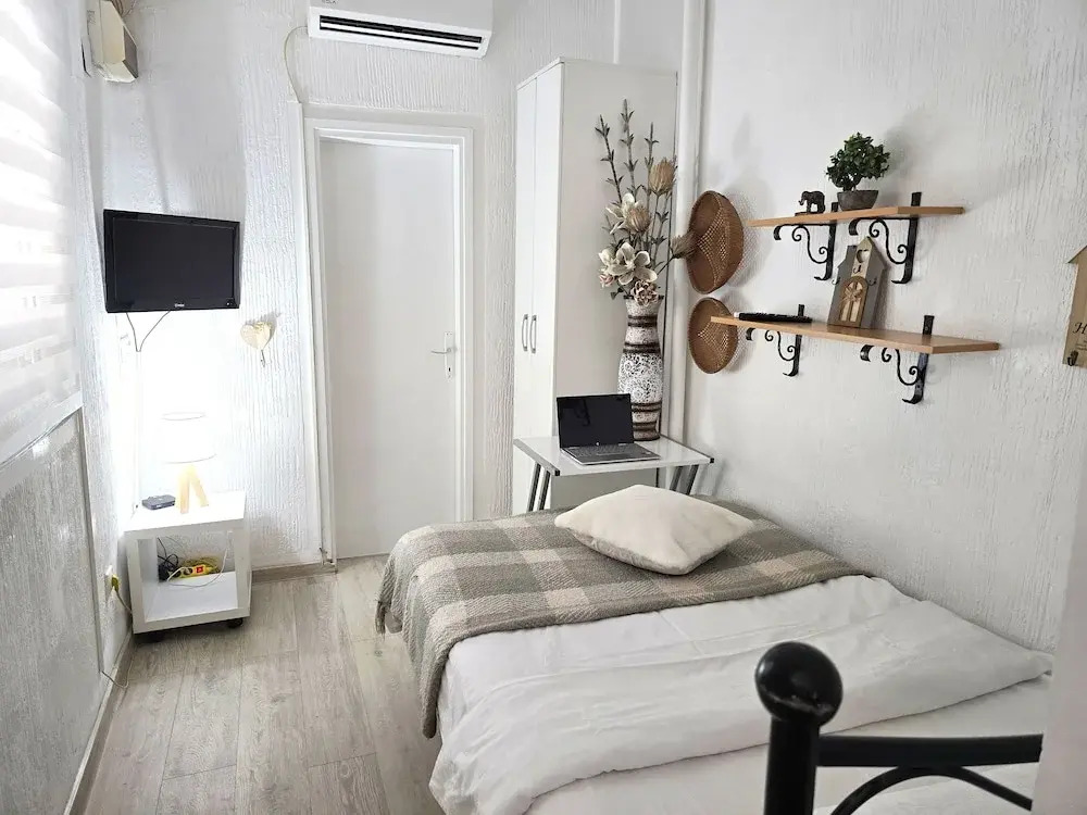 Room-angelina Apartment 3