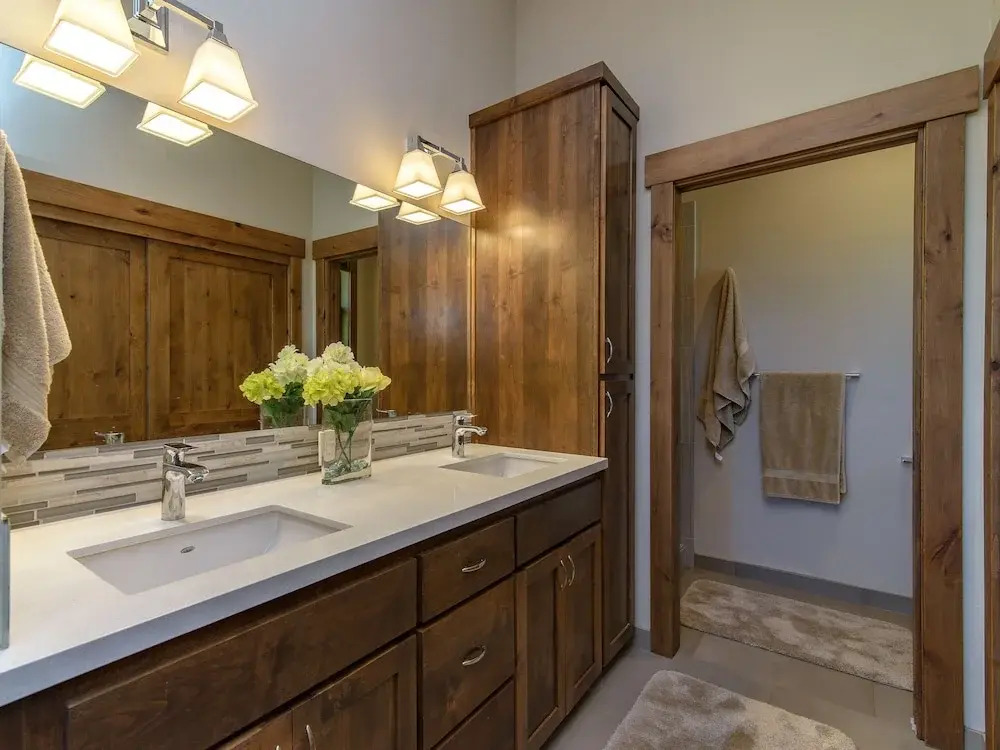Tahoe Donner Home 4 Bedrooms 2.5 Bathrooms Home