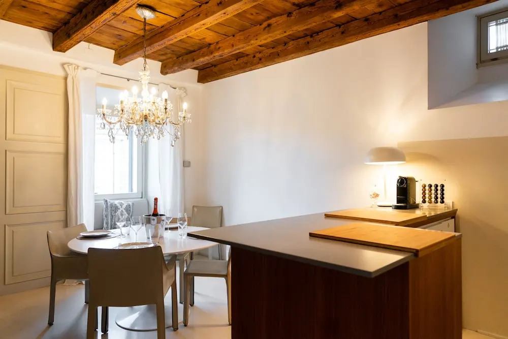 Piazza Erbe Lodge
