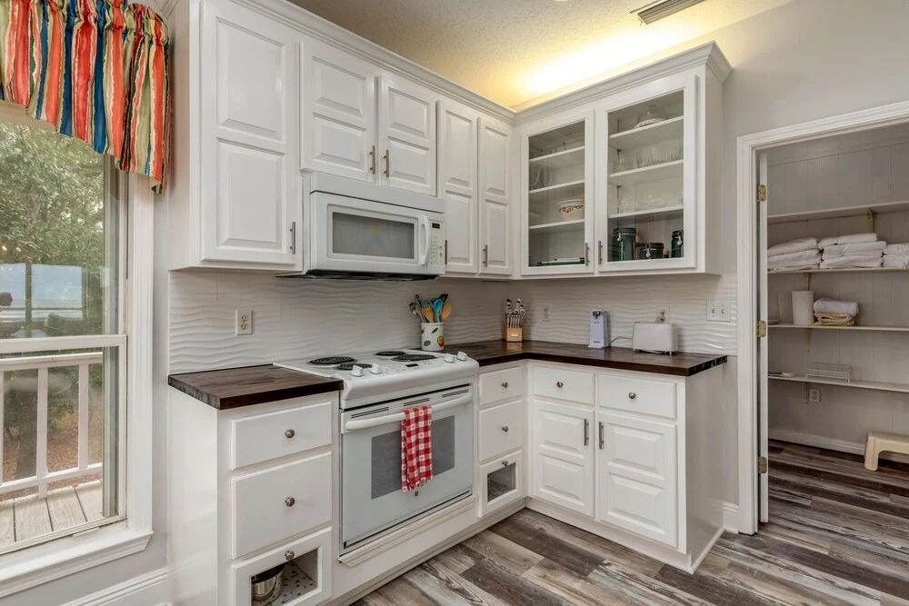 Screamin' Peace 1614 Cadillac 3 Bedroom Home by RedAwning