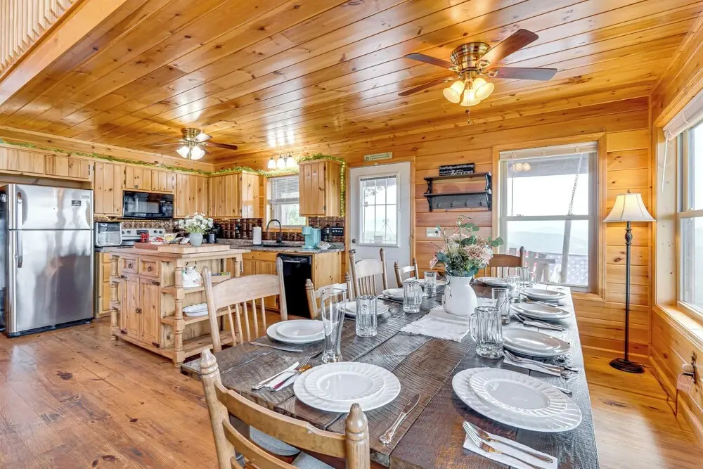 Mtn-View Cabin: Deck & Pets Welcome in Murphy
