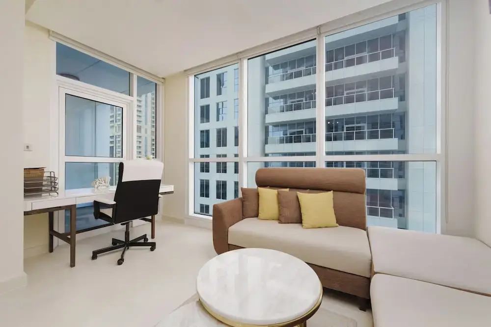 Maison Privee - Urban Apt in Dubai Marina w/ Partial Sea Views