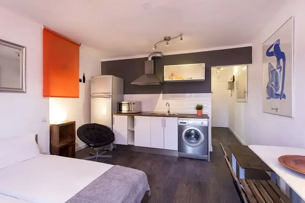 Pleasant Studio With Balcony Close to Camp Nou - Barcelona !