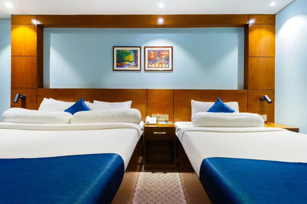 HOTEL THE CAPITAL LTD
