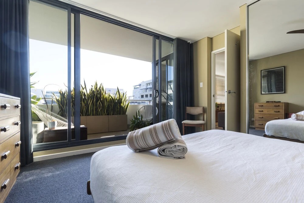 Spacious 1 Bedroom Apt Close To Green Square & Pool