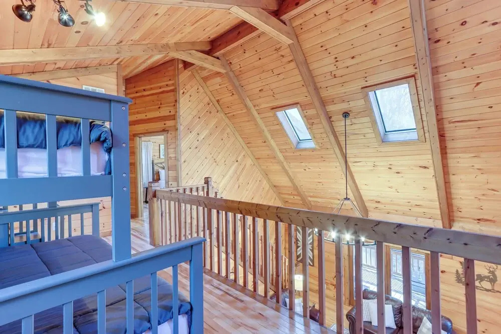 Secluded Cherry Log Cabin w/ Hot Tub + Swings!