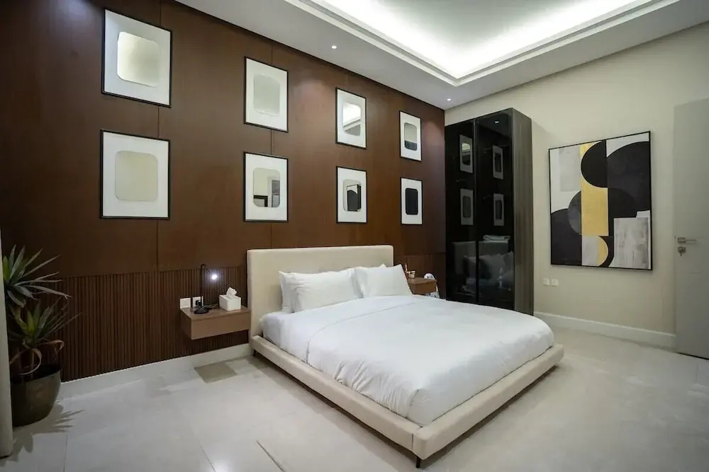 Three Bedroom Trendy Apartment in Qurtoba