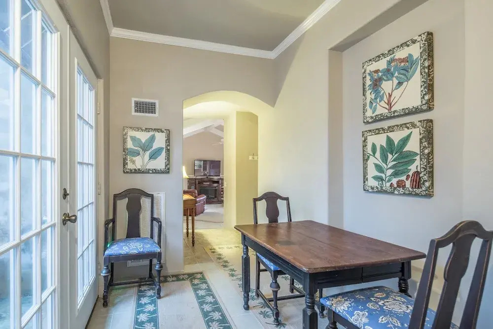 Rock 'n' Wood 4 Bedrooms 3.5 Bathrooms Home
