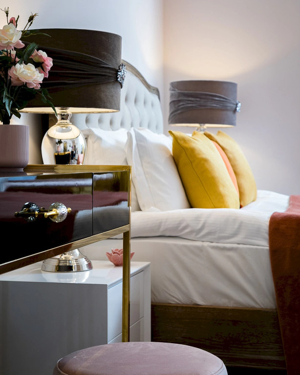 Designer 1-bedroom in Kensington