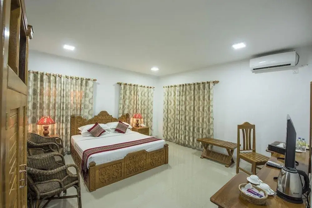 Royal House Hotel