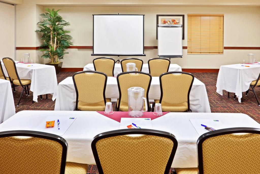 Holiday Inn Express Hotel & Suites Chehalis - Centralia by IHG