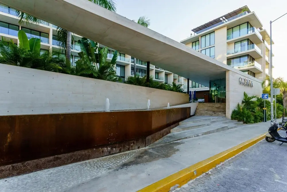 Exclusive 2 Level PH 3 BR Private Pool Roof Wifi Stunning Amenities GYM