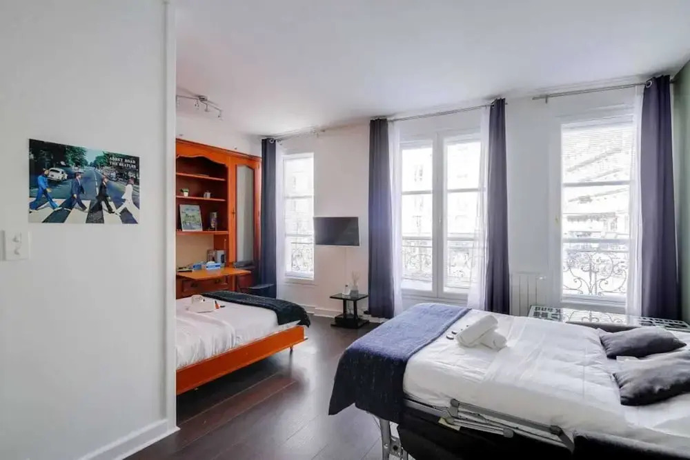 Spacious Studio in Marais