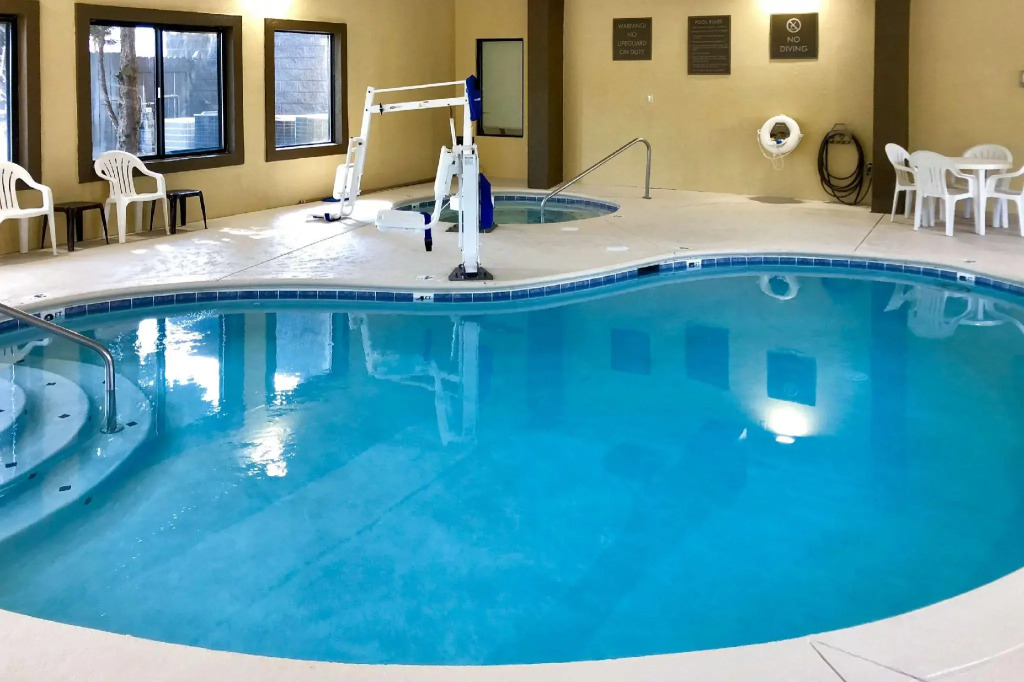 Vista Suites Near Island and Leconte Convention Center