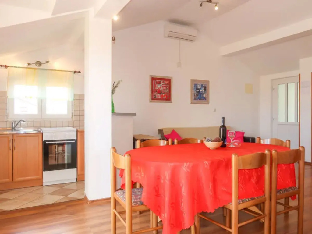 Apartment Dora Spiez 33171