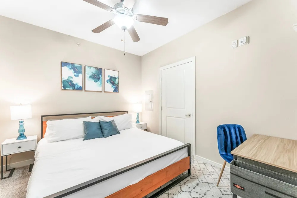 Fun Soco 1BR King Suite w Gympickleballlaundry