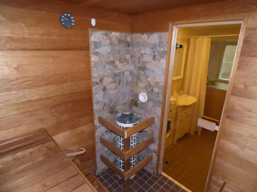 Romantic suite with sauna, free parking