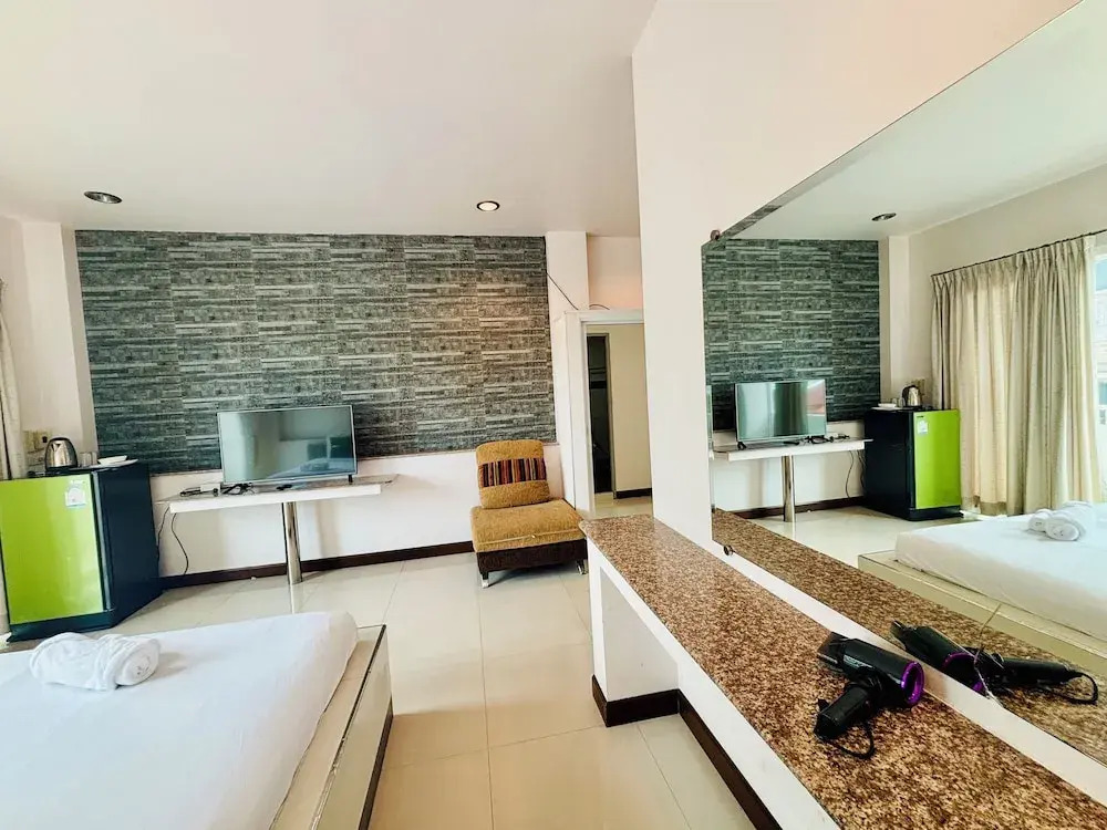 Ree- Riverside hotel