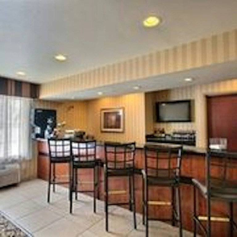 Cobblestone Inn & Suites - Brillion