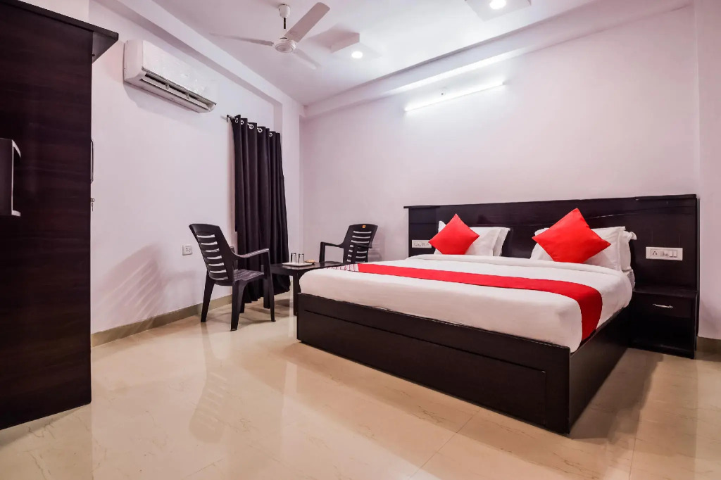 OYO 23296 Hotel Quality Time