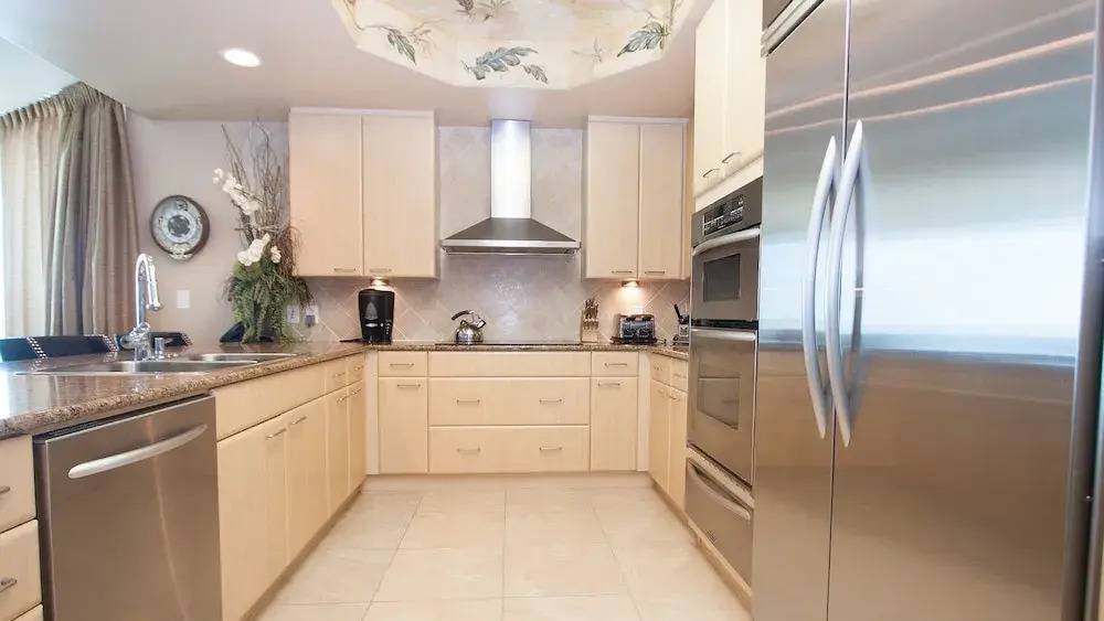 Four Bedroom Condo, Spacious Balcony Overlooking Gulf - Unit Crc1210