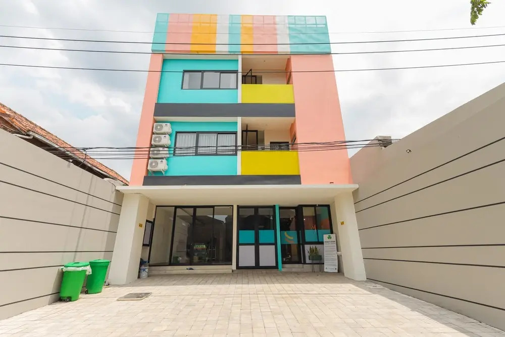 Sans Hotel Clover Ace Surabaya by RedDoorz
