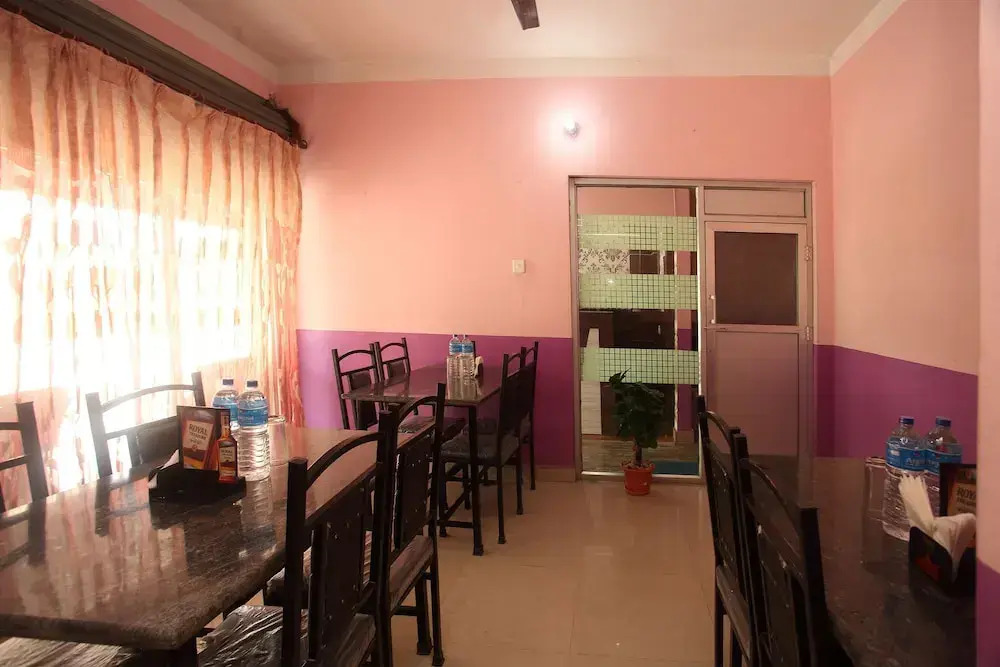 OYO 366 Hotel Anmol