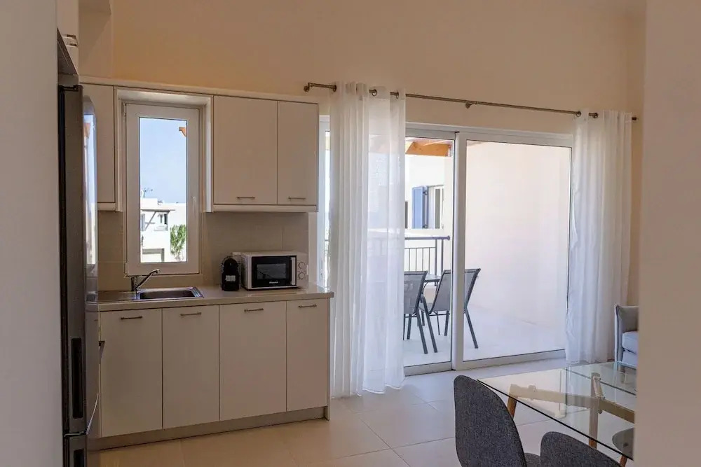 Phaedrus Living: Seaside Thalassa Cretan 201