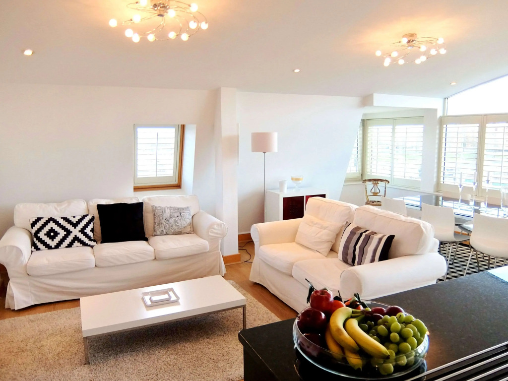 Hampton Court Palace View by Vantage Apartments