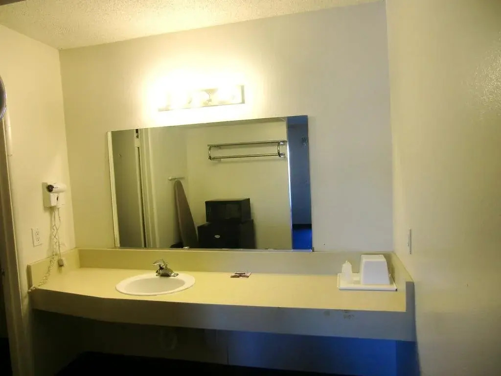 Crown Motel