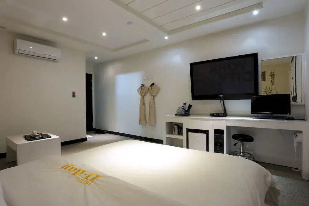D Day Hotel