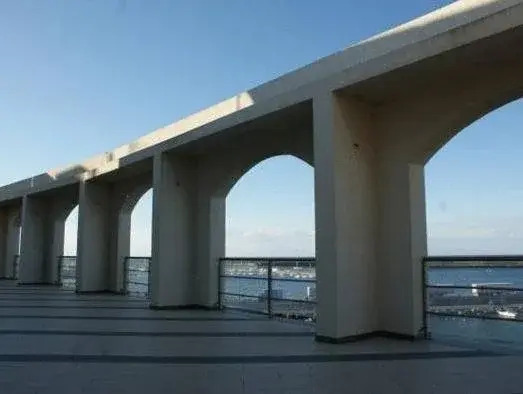 Yacht Marina Hotel