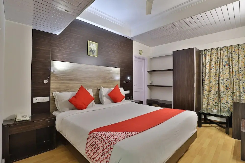 OYO 2308 Hotel Crown