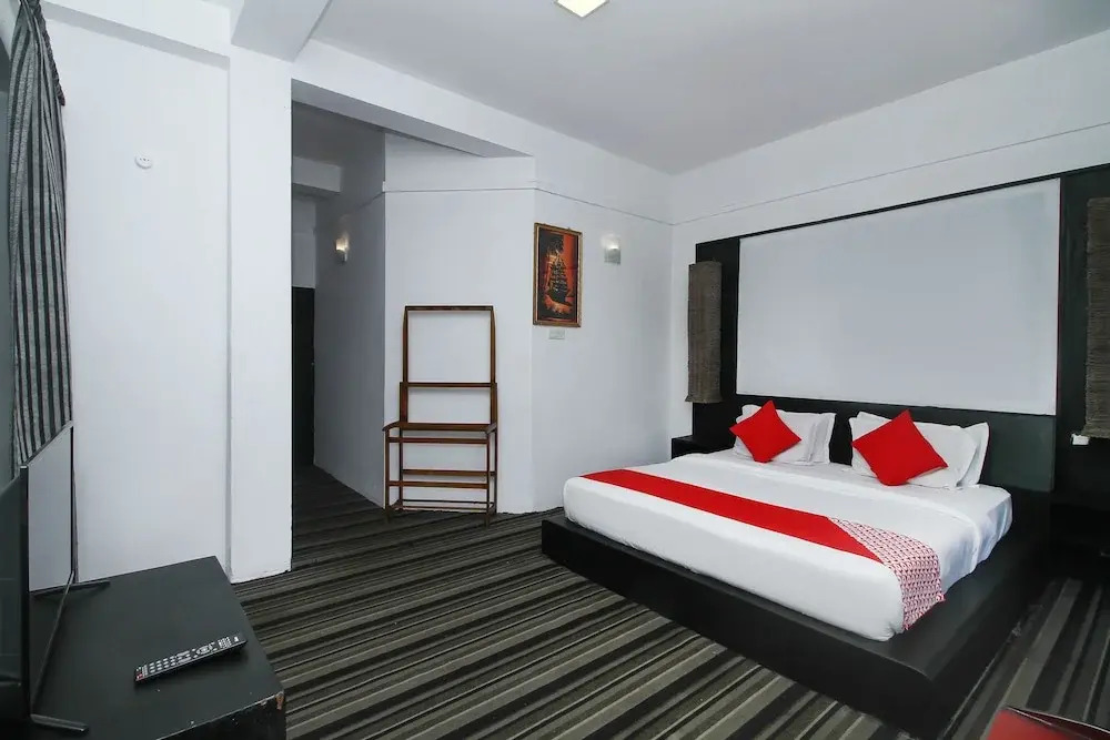 OYO 523 Royal Hotel