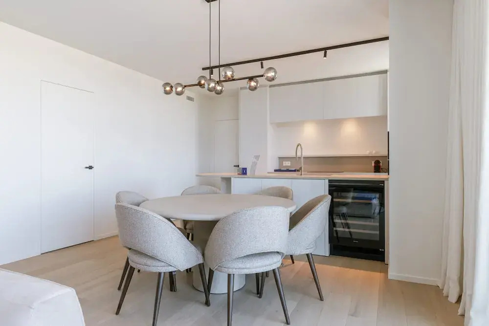 Huswell - Minimalist Coastal Luxury Panoramic View