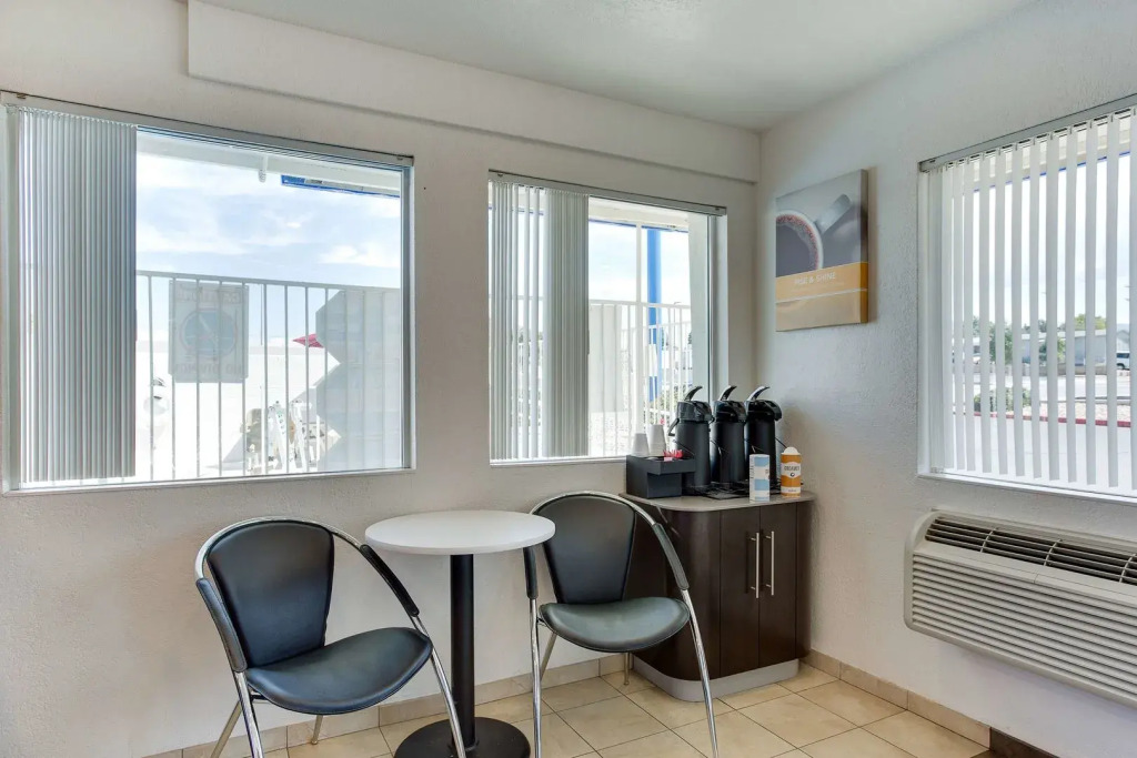 Motel 6-Albuquerque, NM - Carlisle