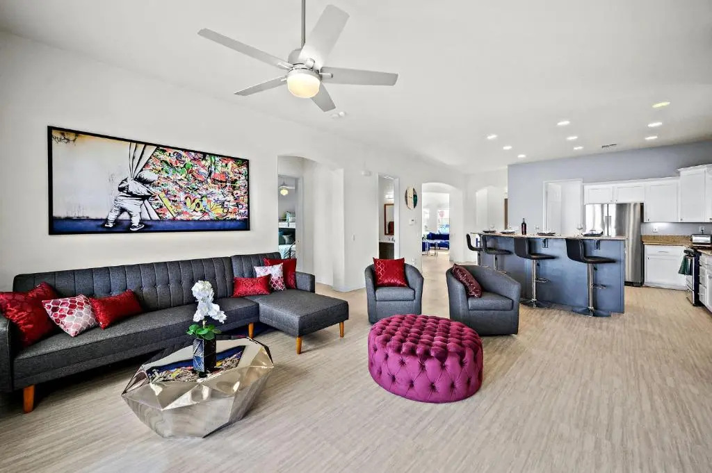 New Listing Luxurious Getaway Near Polo Fields home of Coachella, Stagecoach Sleeps 11 Pool,Parking, Golf, Spa, Coffee