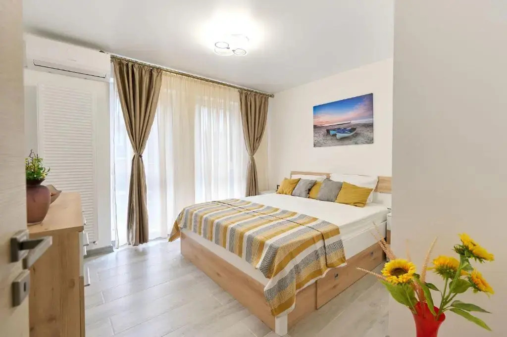 Sunflower 2BR Apartment in Nord10- parking n pool