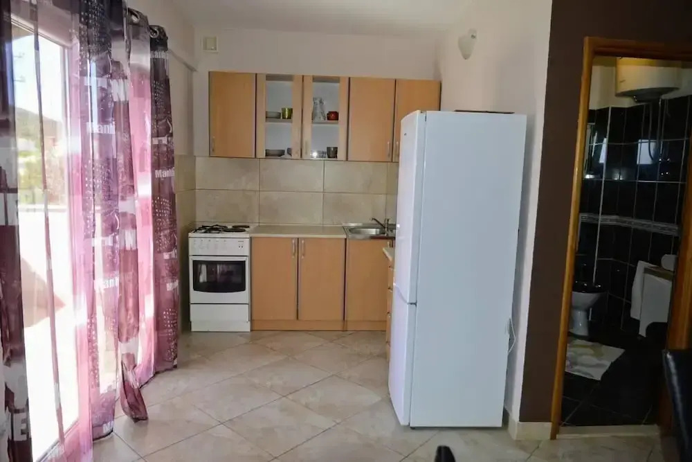 Lovely 2-bed Apartment in Vinisce, Close to Beach