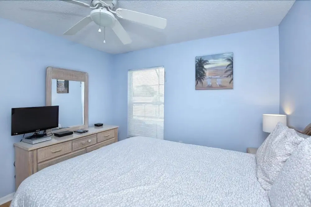 Cozy and Charming Gated Family Style Home w Pool