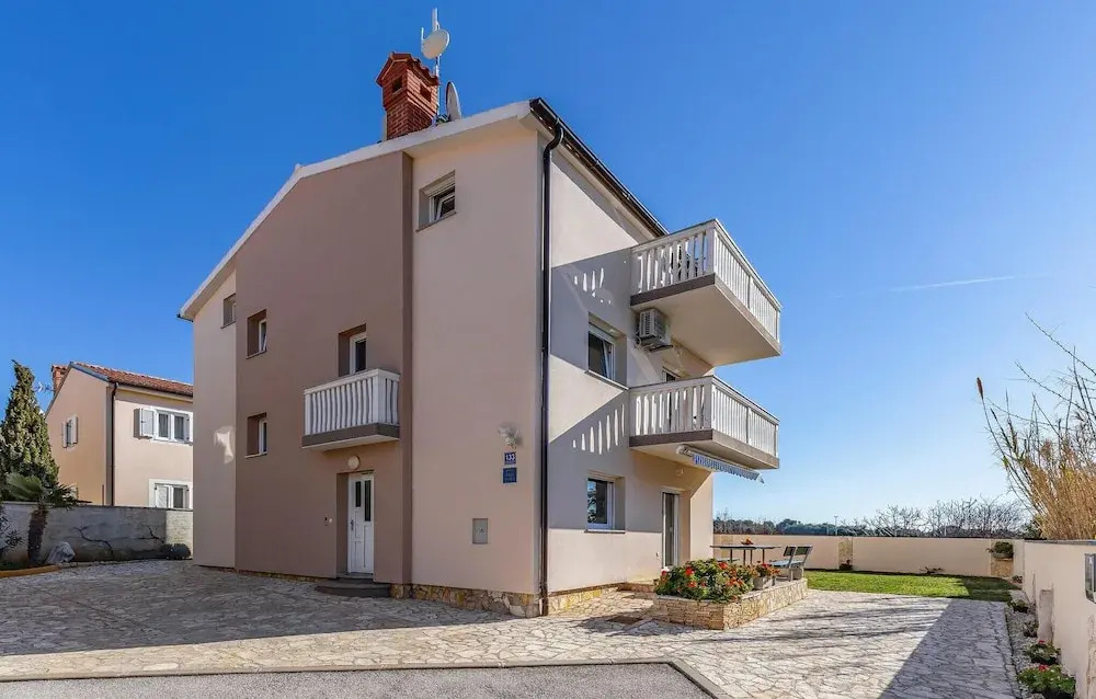 Amazing Apartment in Medulin With 2 Bedrooms and Wifi