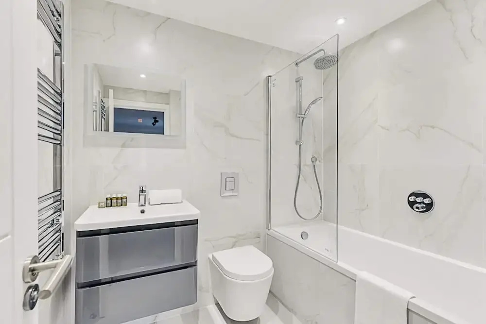 Sunny 2-bed Gem in Chiswick