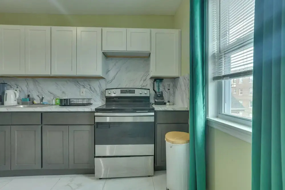 Explore Nyc, Parks & Beaches! Top-floor Apt