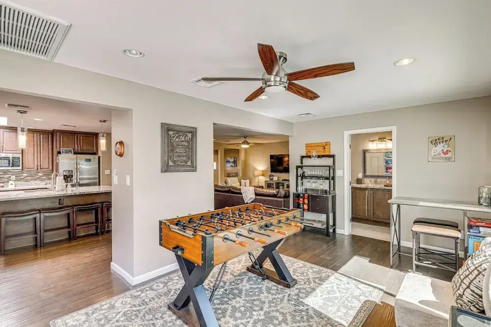 8 Mi to Old Town Scottsdale: Family Home!