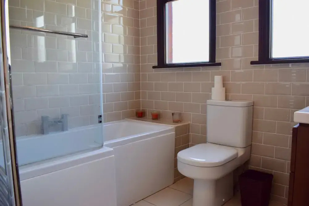 Garden 3 Bedroom Home With Parking