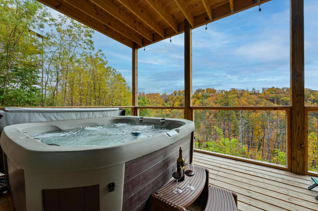 2021 Cabin - Gorgeous Fall Views, GameRm, HotTub, Xbox, Bears, Gatlinburg 10min & Ober 5min