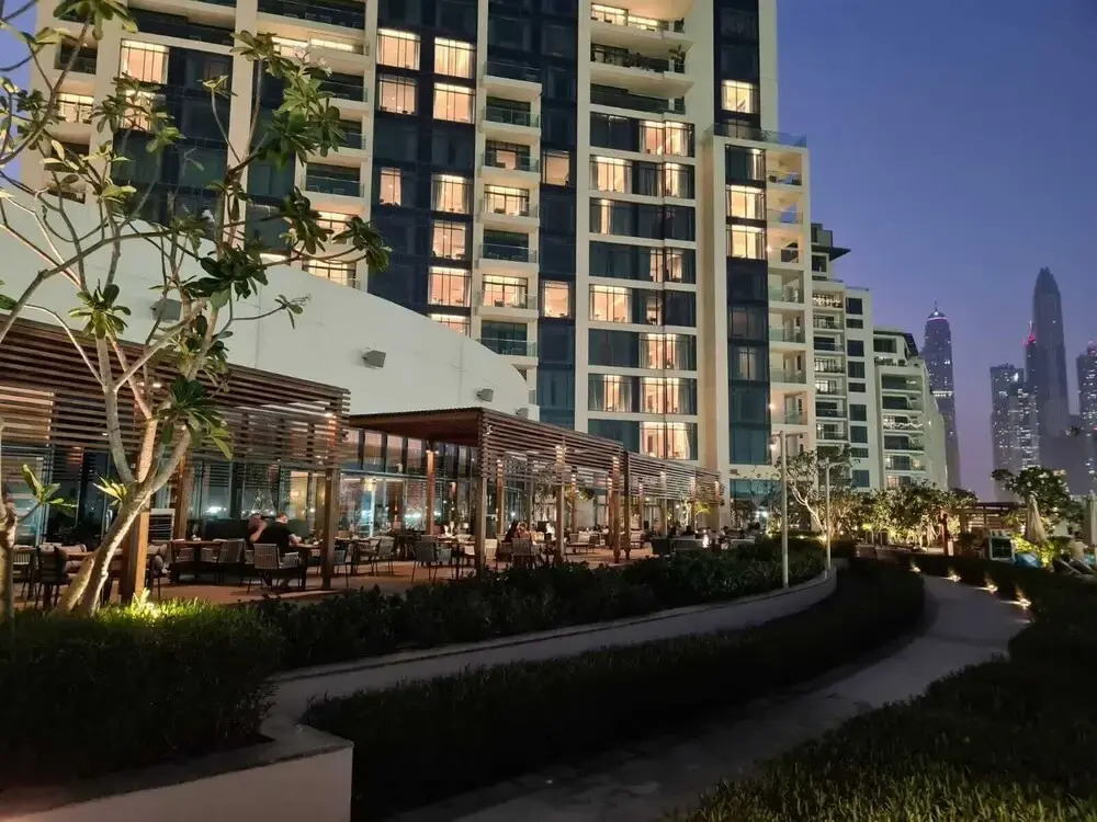 SuperHost - Spacious Apartment With Balcony and Large Pool