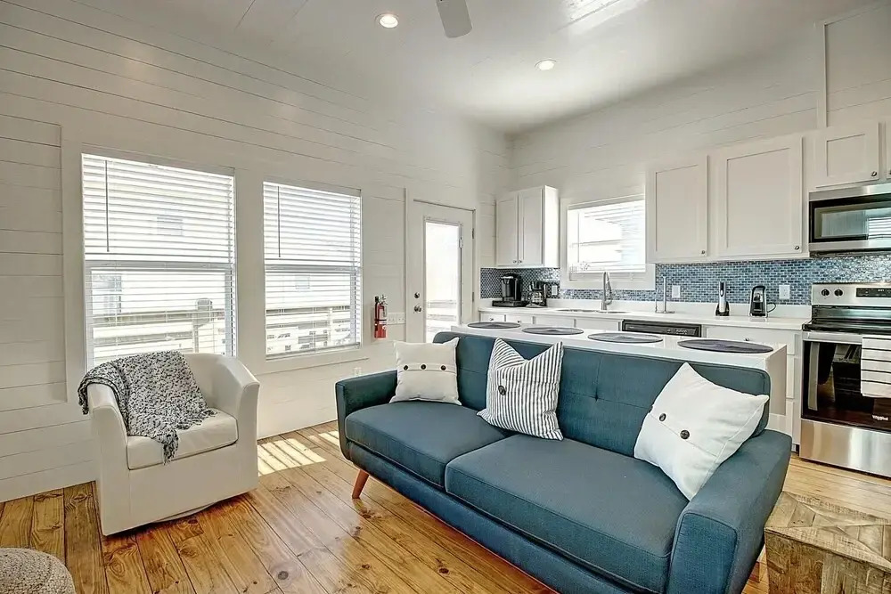 Brock's 2 Bedroom Bungalow by Redawning